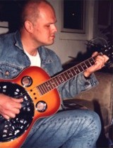 Volker an der Gitarre